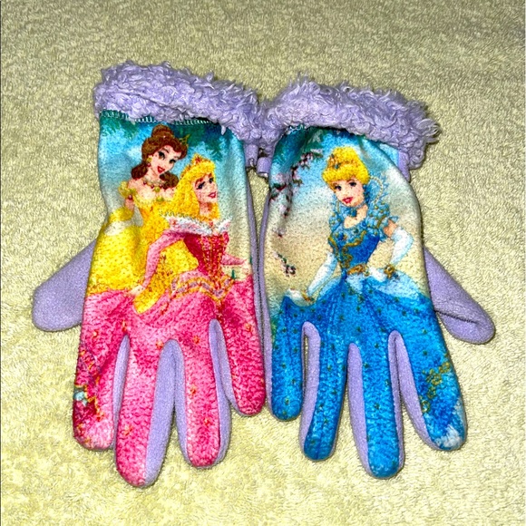 Disney | Accessories | Disney Store Girls Princess Gloves Depicting ...